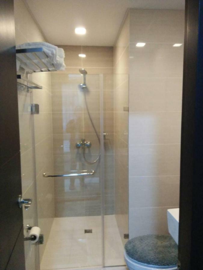 101 Newport Blvd Condotel Манила Экстерьер фото